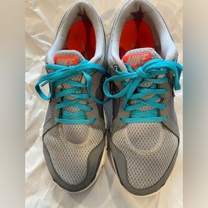 Nike Women’s size 9 Men’s size 7. Flex Experience RN2